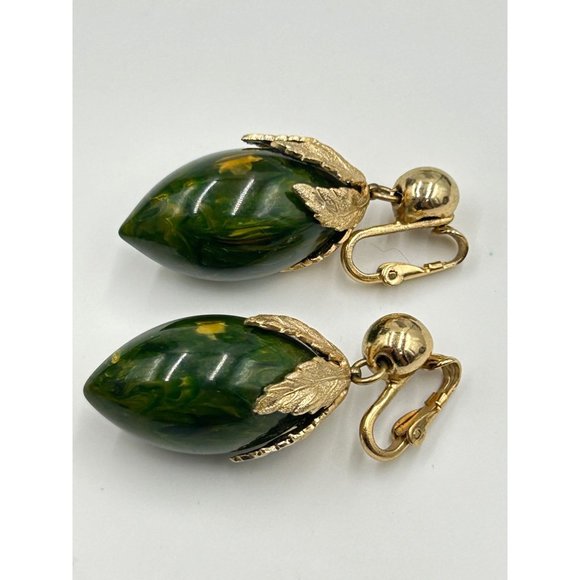 Vintage Signed NAPIER Bakelite Charm Green Acorn Bracelet Clip On Earrings Set - Picture 8 of 11